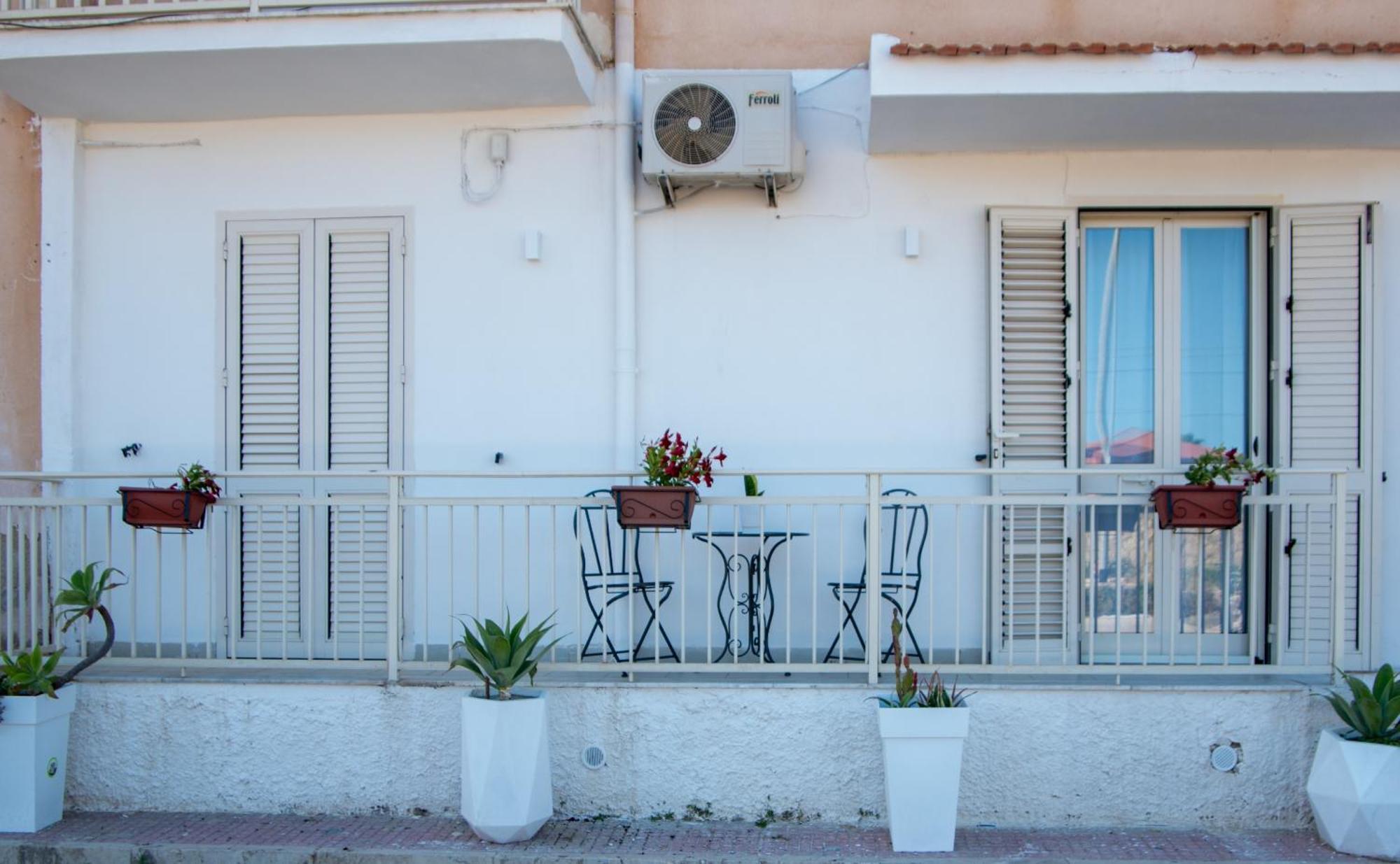 Casa Vacanze La Casetta Di Zinu' 恩佩多克莱港 外观 照片